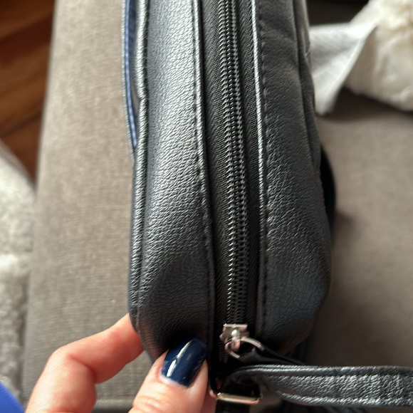 Nautica Bag Excellent condition - Picture 5 of 7